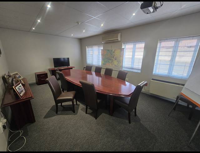 1,300M² OFFICE FOR SALE IN ILLIONDALE
